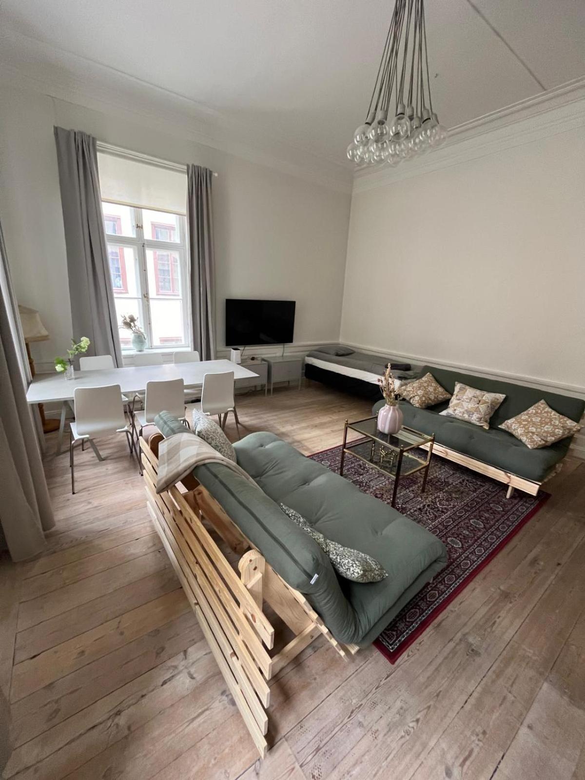 Home Inn Lng20 Стокхолм Екстериор снимка